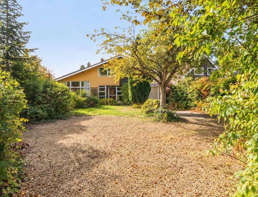 3 bedroom  detached house for sale
