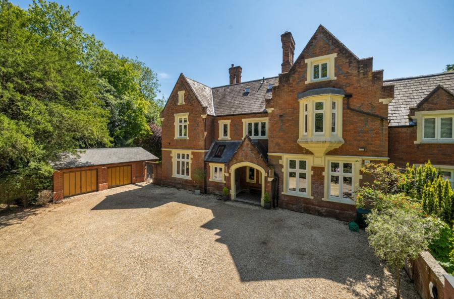 9 bedroom house for sale