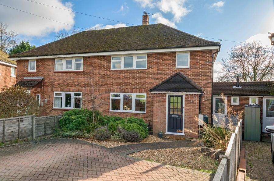 4 bedroom  semi-detached house for sale