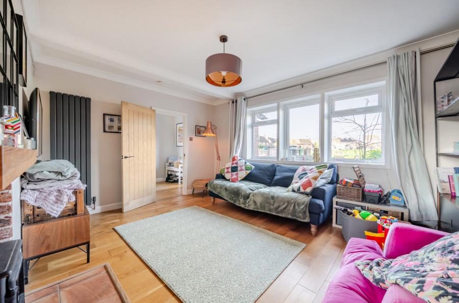 4 bedroom  semi-detached house for sale