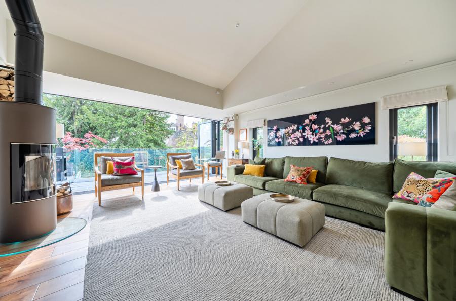 5 bedroom  detached house for sale