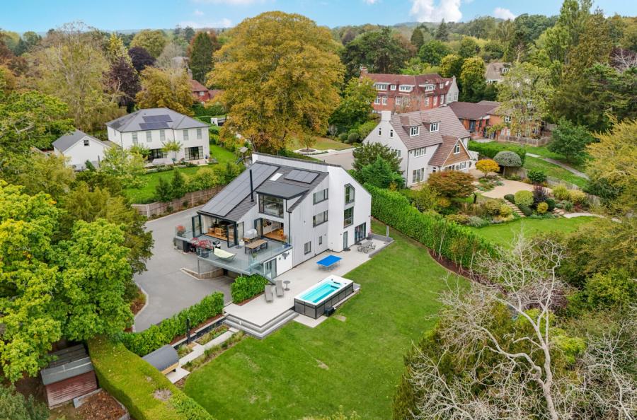 5 bedroom  detached house for sale