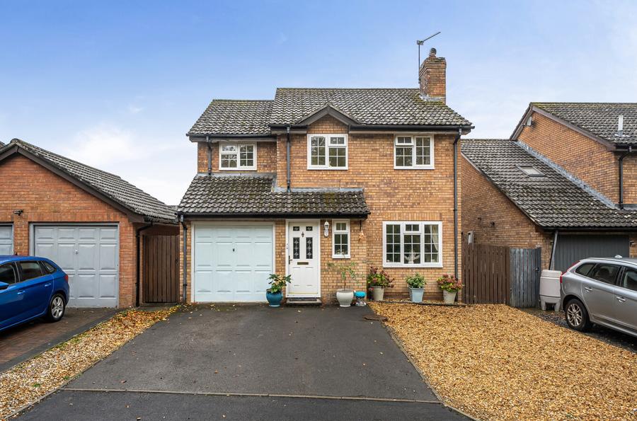 4 bedroom  detached house for sale