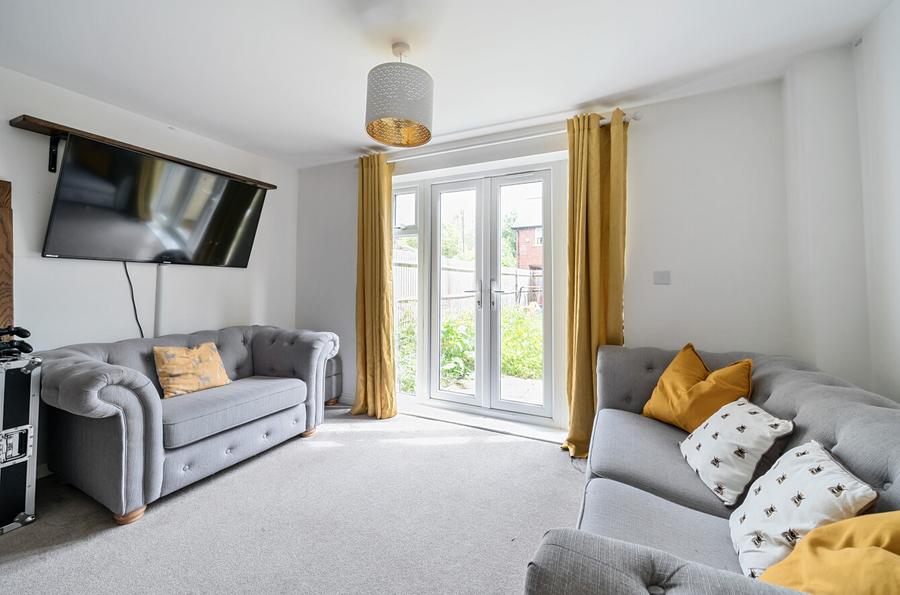 2 bedroom  terraced house for sale