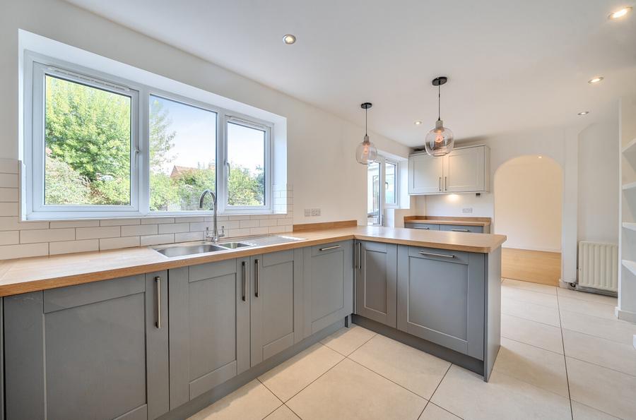 4 bedroom  semi-detached house for sale
