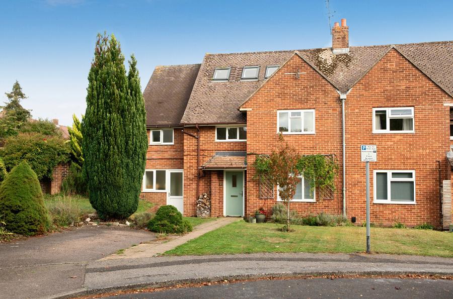 4 bedroom  semi-detached house for sale