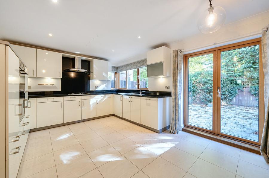 4 bedroom  semi-detached house for sale