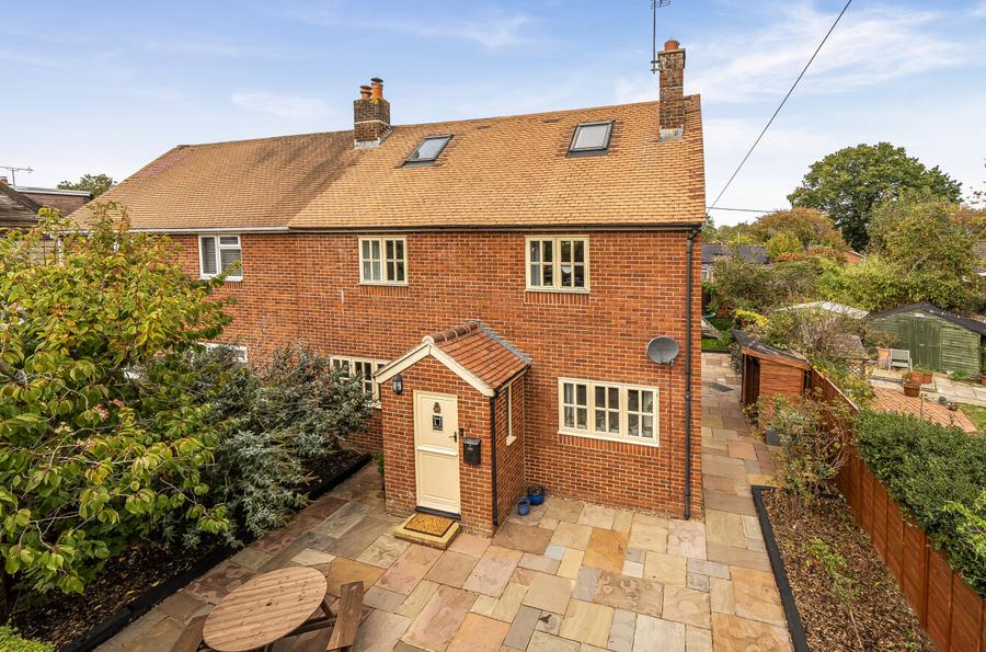 3 bedroom  semi-detached house for sale