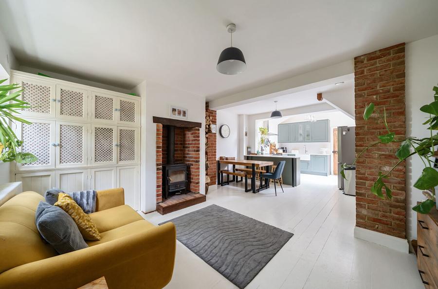 3 bedroom  semi-detached house for sale
