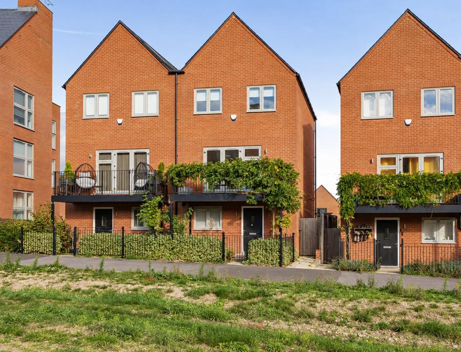 4 bedroom terraced house for sale