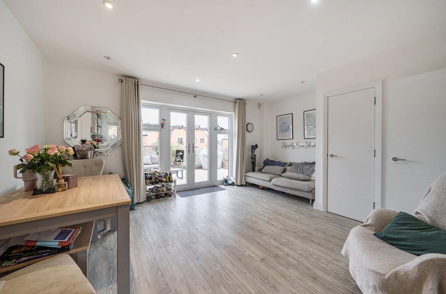 4 bedroom  terraced house for sale