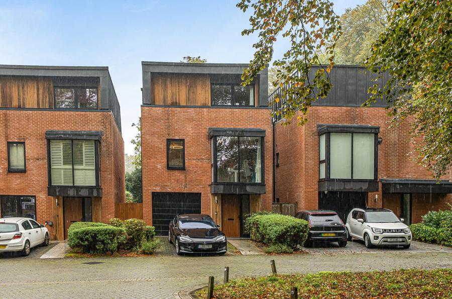 4 bedroom  detached house for sale