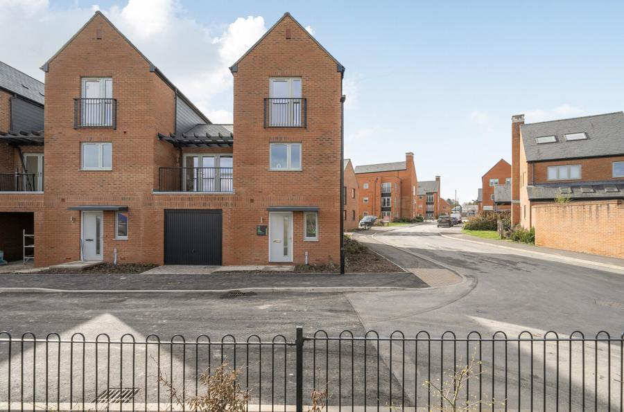 4 bedroom  terraced house for sale