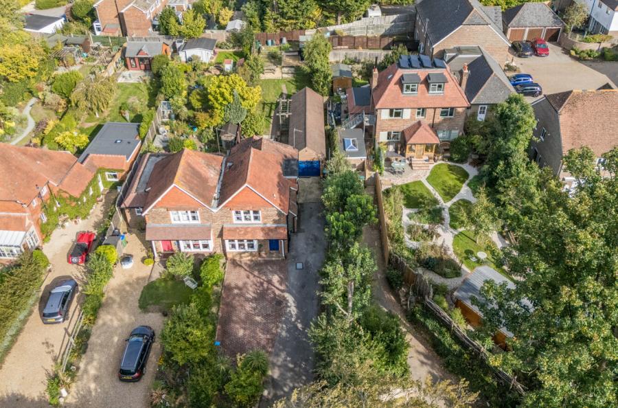 4 bedroom  semi-detached house for sale
