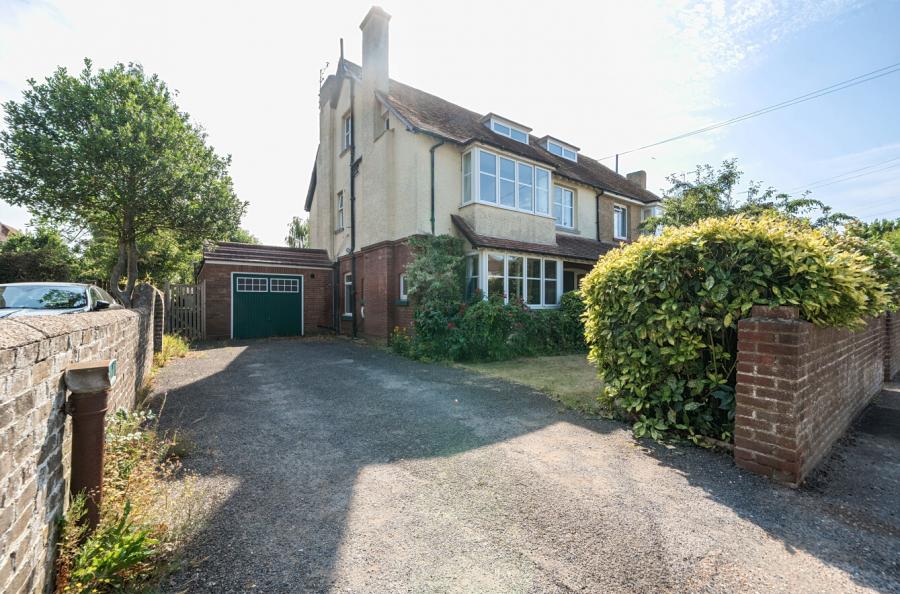 6 bedroom  semi-detached house for sale