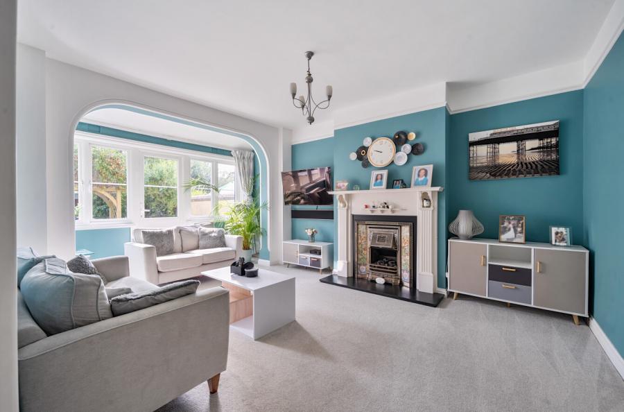 6 bedroom  semi-detached house for sale