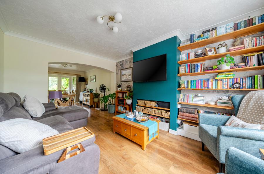 4 bedroom  semi-detached house for sale