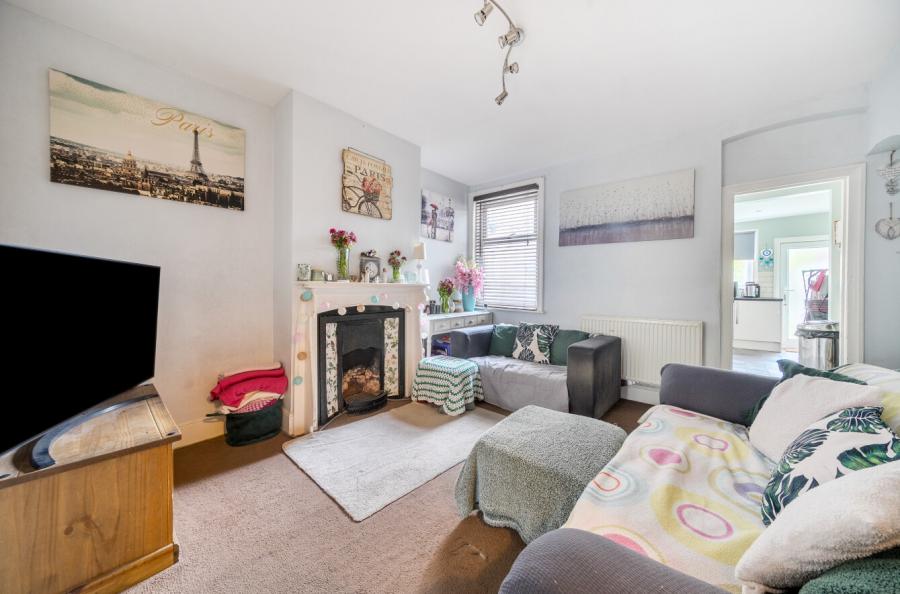 3 bedroom  terraced house for sale