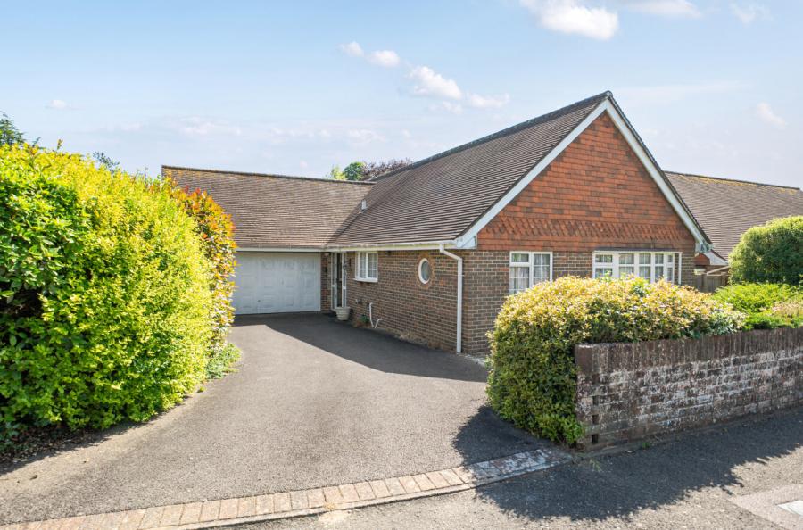 2 bedroom  detached bungalow for sale