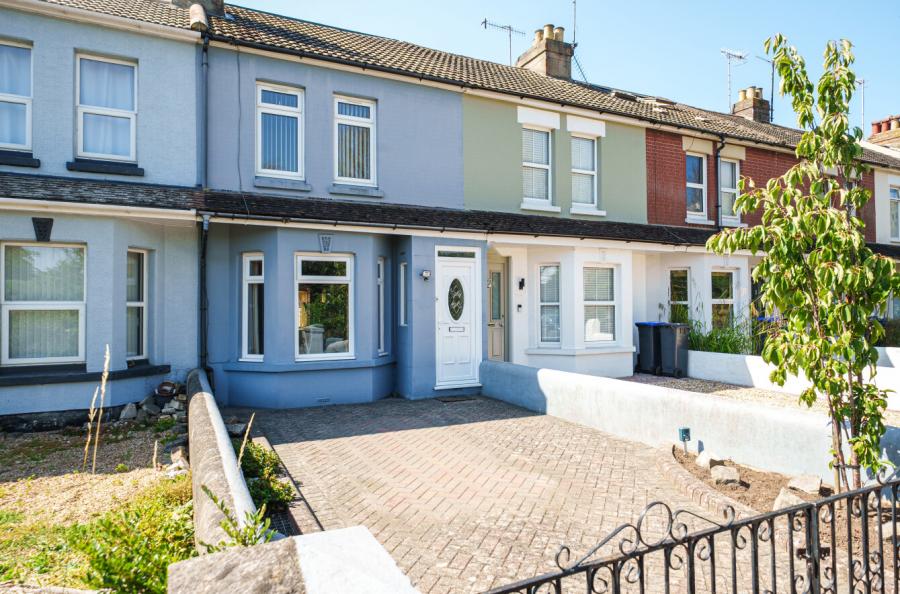 3 bedroom  terraced house for sale