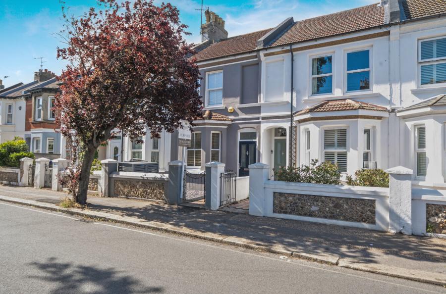 2 bedroom  terraced house for sale