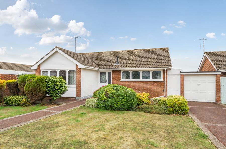 2 bedroom  detached bungalow for sale
