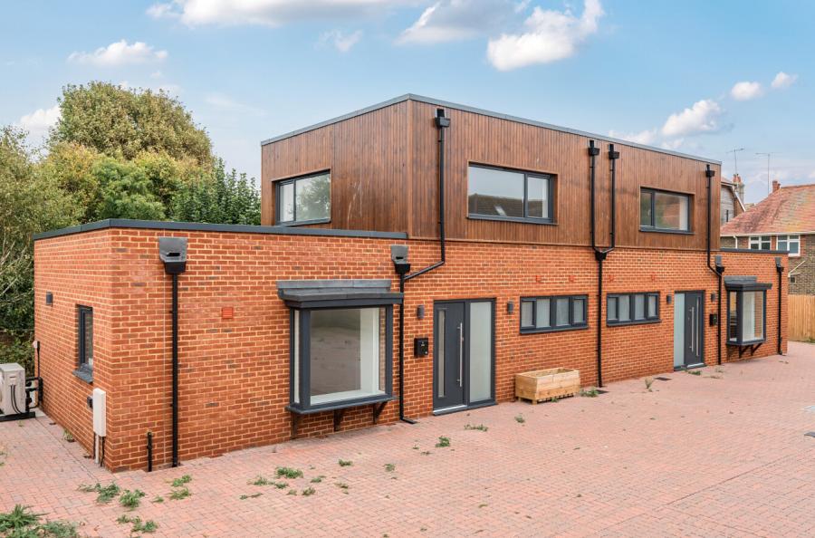 2 bedroom  semi-detached house for sale