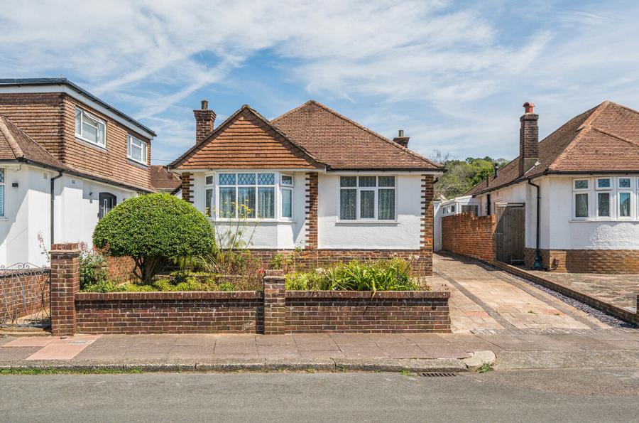 2 bedroom detached bungalow for sale