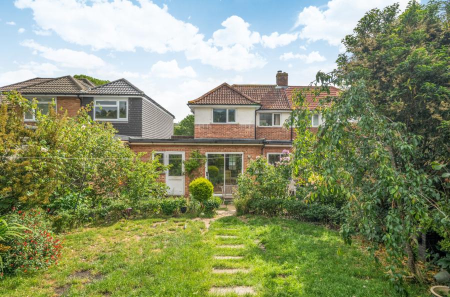 3 bedroom  semi-detached house for sale