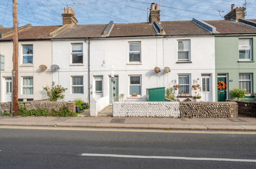 2 bedroom  terraced house for sale