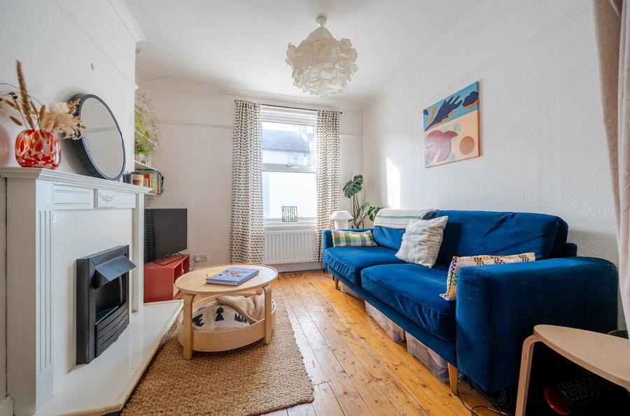 2 bedroom  terraced house for sale