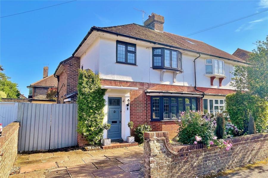 3 bedroom  semi-detached house for sale