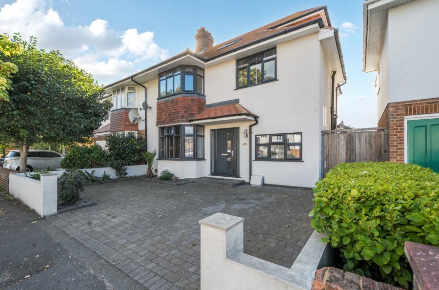 4 bedroom  semi-detached house for sale