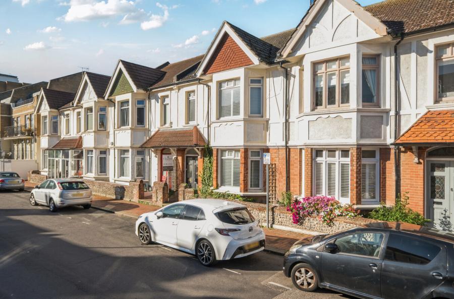 3 bedroom  terraced house for sale