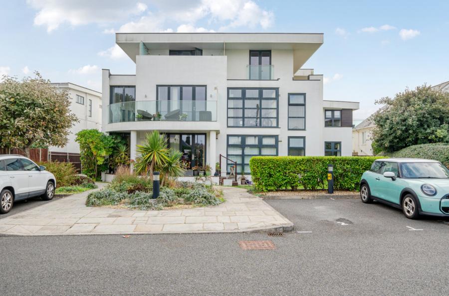 3 bedroom apartment for sale