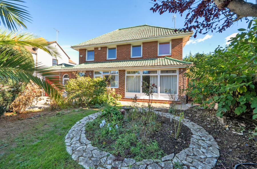 5 bedroom  detached house for sale
