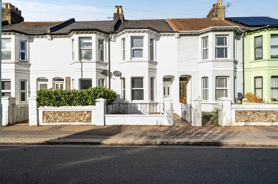3 bedroom  terraced house for sale