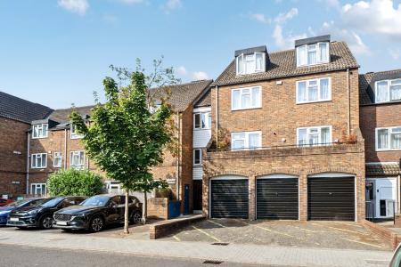 Hicks Close, Battersea, London, SW11