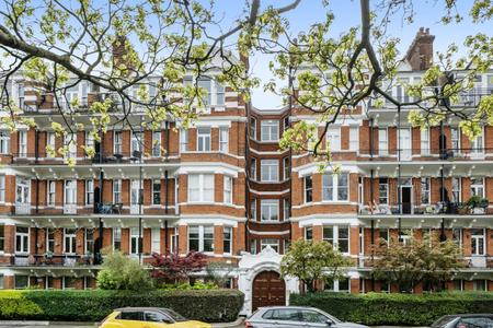 Prince of Wales Drive, London, SW11