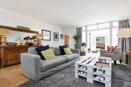 Lavender Hill, Battersea, London, SW11