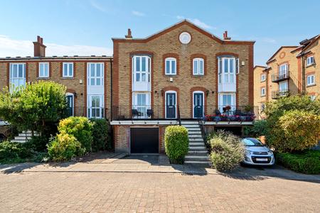 Pageant Crescent, Rotherhithe, London, SE16
