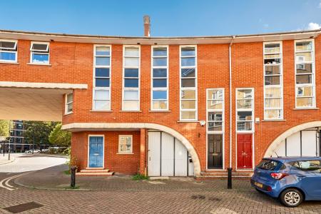 Wolfe Crescent, London, SE16
