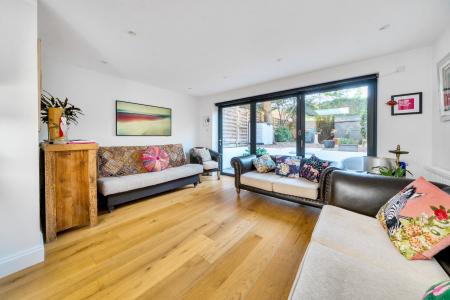Cambridge Road North, Chiswick, London, W4