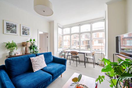 Ennismore Avenue, Chiswick, London, W4