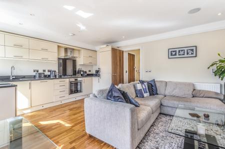 Lynette Avenue, London, SW4