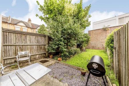 Lydden Grove, London, SW18