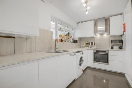 Oakleigh Park North, London, N20