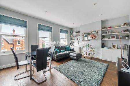 High Road, London, N12