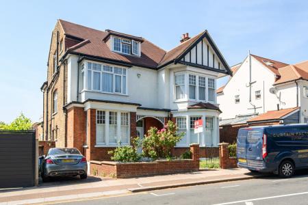 Nether Street, London, N12