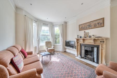 Nether Street, London, N12